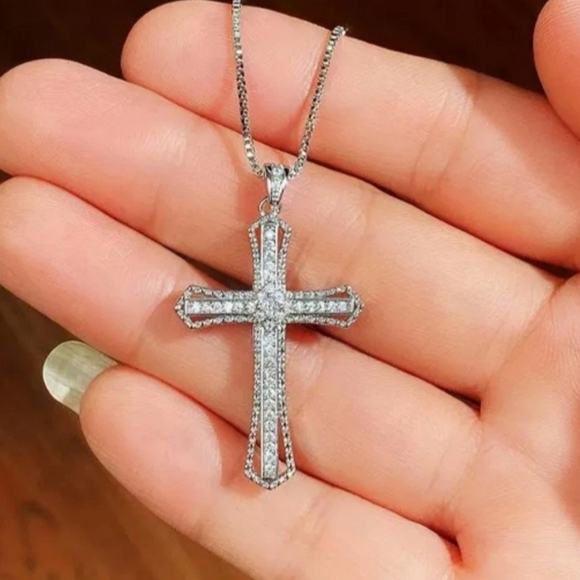 boutique Jewelry - 14K White Gold Plated In 1.20Ct Simulated Diamond Cross Pendant Necklace 45cm